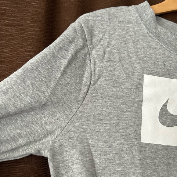 Nike Cropped Crew Neck Sweatshirt - Picture 6 of 9